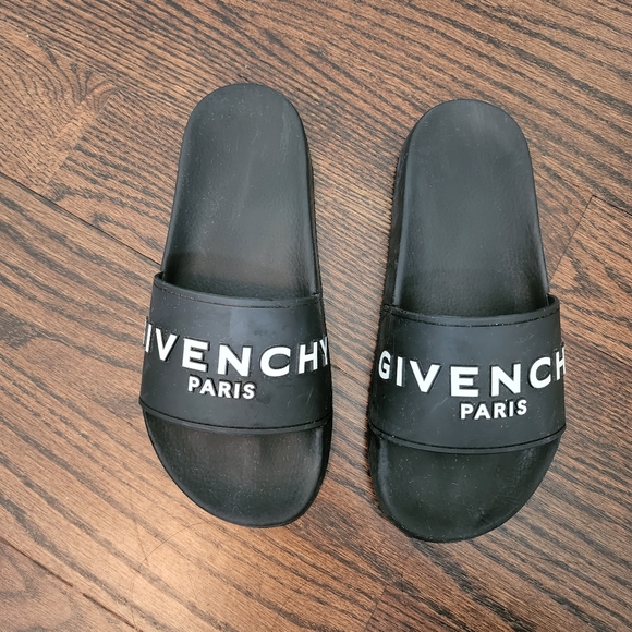 Givenchy Shoes - Givenchy black pool slides sz 36
